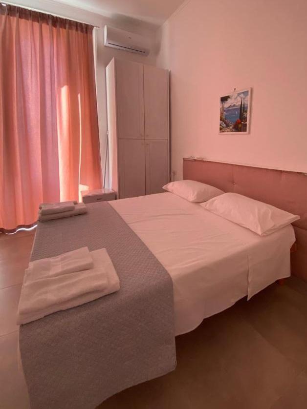 Campo Di Marte Bed & Breakfast เนเปิลส์ ภายนอก รูปภาพ